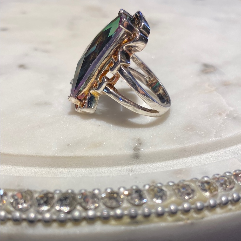 Elegant Sterling Silver and Iridescent Stone Ring - Picture 3 of 11